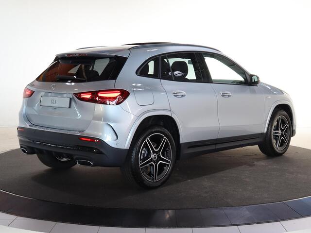 Mercedes-Benz GLA-KLASSE 250e Business Solution AMG | Night | Panoramadak | Parkeercamera | Stoelverwarming | Sfeerverlichting |