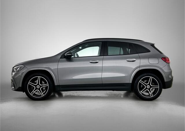 Mercedes-Benz GLA-KLASSE 250 e AMG Nightpakket Plug-In Hybride | 360°-camera | Dode Hoek Ass | Stoel en Stuurverwarming | Sfeerverlichting | Car Play | Inclusief 24 maanden Mercedes-Benz Certified garantie voor Europa.