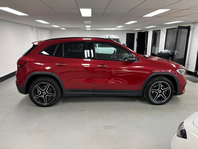 Mercedes-Benz GLA-KLASSE 250 e AMG Line Panorama Keyless Go Camera Led Sfeerverlichting