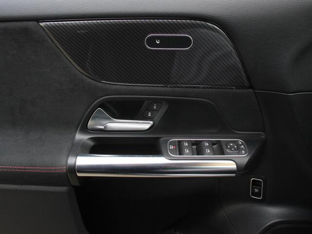 Mercedes-Benz GLA-KLASSE 200 AMG Line Automaat Nieuw model ! | Navigatie | Climate Control | Camera | Electrisch bedienbare achterklep | Dab | Led