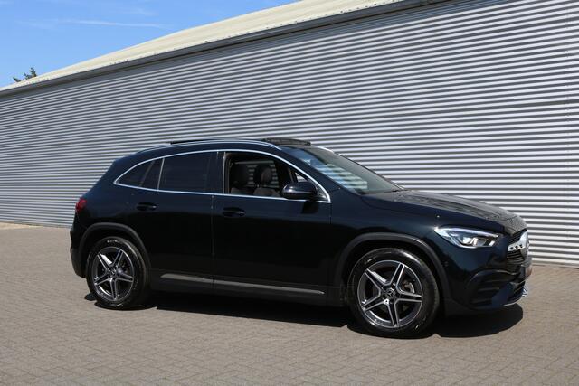 Mercedes-Benz GLA-KLASSE 250 4MATIC AMG Line (Panoramadak Sportleder Carplay Widescreen Camera M-Bux Full-Led 19InchAMG PrivacyGlass Pdc V+A)