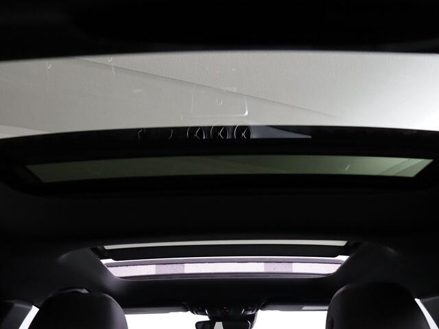 Mercedes-Benz GLA-KLASSE 200 Premium | ACC | Panoramadak | Trekhaak | 360° Camera