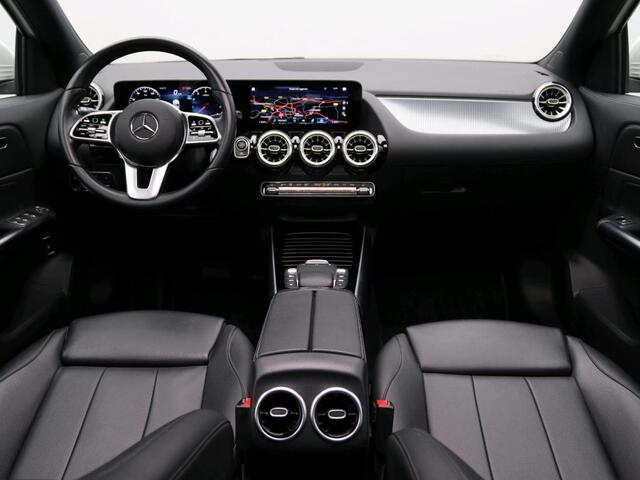 Mercedes-Benz GLA-KLASSE 200 Business Solution Luxury Panorama Schuif-Kanteldak | Sfeerverlichting | Ledkoplampen. Inclusief 24 maanden MB Certified garantie voor Europa.