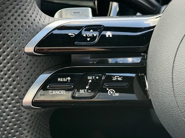 Mercedes-Benz GLA-KLASSE 200 Business Solution AMG l Panoramadak l MBUX l MULTIBEAM LED l Keyless Go l Camera l Wegklapbare trekhaak l Night pakket l Spiegel pakket l Elektrisch bedienbare achterklep l Smartphone integratie pakket l Stoelverwarming l