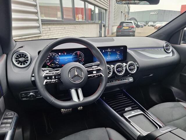 Mercedes-Benz GLA-KLASSE 250 e Business Solution AMG | Panoramadak | Night pakket | Achteruitrijcamera | DISTRONIC Afstandsassistent | Sfeerverlichting | Stoelverwarming | Advanced Sound System | Keyless-GO | Elektrische achterklep