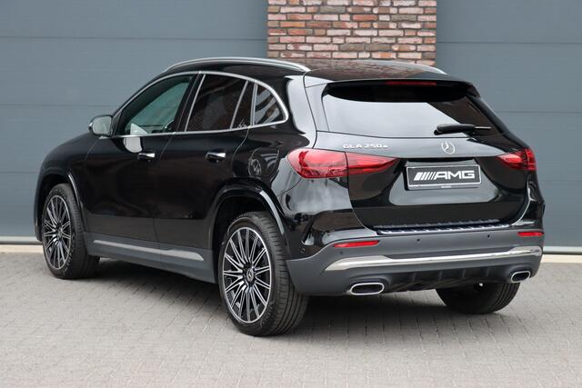 Mercedes-Benz GLA-KLASSE 250 e AMG Line | Distronic+ | Panoramadak | Memory | Verwarmd Stuurwiel | HUD | Keyless Go | Surround Camera | Multibeam LED | Augmented Reality |
