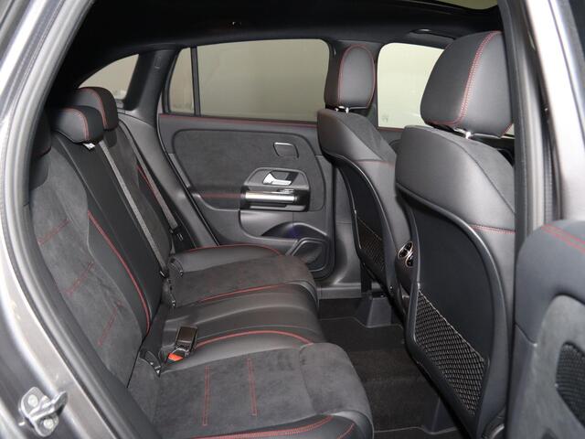 Mercedes-Benz GLA-KLASSE 250e Business Solution AMG | Premium Plus | Panoramaschuifdak | Head-up | Burmester | Winterpakket |