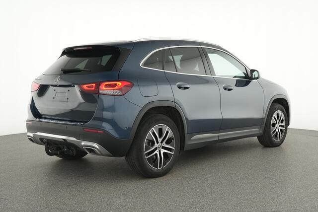 Mercedes-Benz GLA-KLASSE 250 e Luxury Line Panorama Schuif-Kanteldak | Ledkoplampen | Stoelverwarming | Distronic | Parkeerpakket met achteruitrijcamera. Inclusief 24 maanden MB Certified garantie voor Europa.