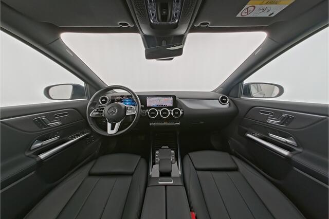 Mercedes-Benz GLA-KLASSE 250 e Luxury Line Panorama Schuif-Kanteldak | Ledkoplampen | Stoelverwarming | Distronic | Parkeerpakket met achteruitrijcamera. Inclusief 24 maanden MB Certified garantie voor Europa.