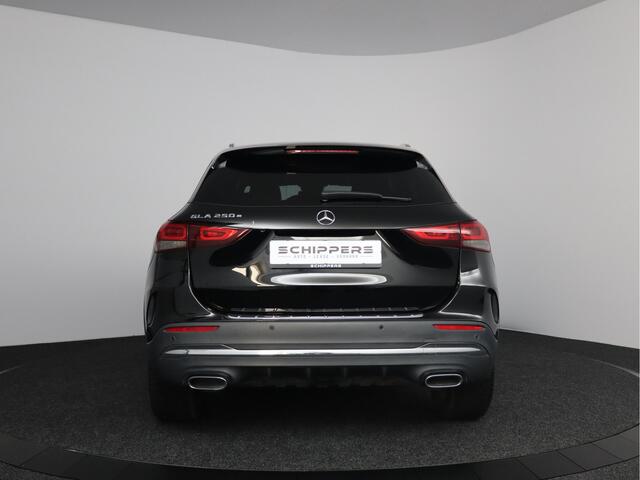 Mercedes-Benz GLA-KLASSE 250 e AMG Line | Navigatie |