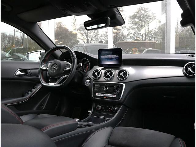 Mercedes-Benz GLA-KLASSE 180 Business Solution AMG | Camera