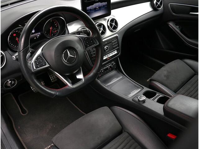 Mercedes-Benz GLA-KLASSE 180 Business Solution AMG | Camera