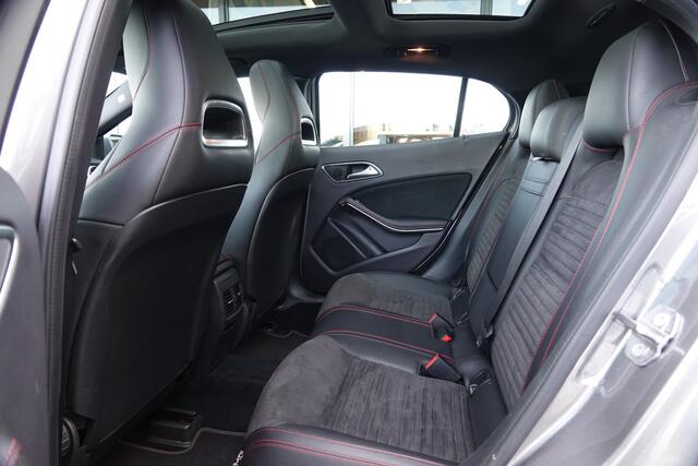 Mercedes-Benz GLA-KLASSE 180 Business Solution AMG | Panoramadak | Camera | Navi | Sfeer |