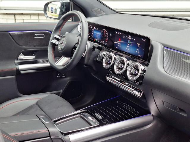 Mercedes-Benz GLA-KLASSE 250 e Business Solution AMG | Panoramadak | Night pakket | Achteruitrijcamera | DISTRONIC Afstandsassistent | Sfeerverlichting | Stoelverwarming | Advanced Sound System | Keyless-GO | Elektrische achterklep