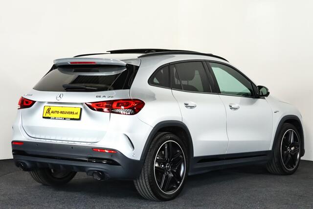 Mercedes-Benz GLA-KLASSE AMG 35 4MATIC / Pano / Navi / Adaptive cruise / Memory / Burmester