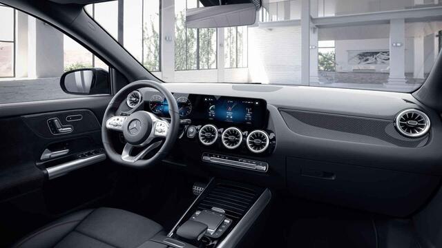 Mercedes-Benz GLA-KLASSE 180 Business Solution AMG | Night | Trekhaak | Panoramadak | Memory | Multibeam |