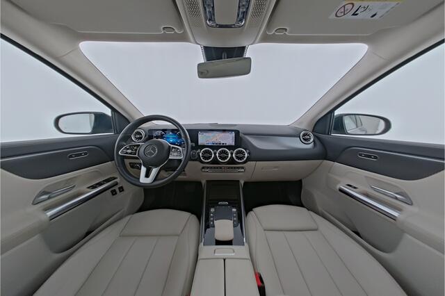 Mercedes-Benz GLA-KLASSE 250 e Plug-In Hybride Trekhaak | Ledkoplampen | Sfeerverlichting | Parkeerpakket met achteruitrijcamera | Easy Pack Achterklep | Stoelverwarming. Inclusief 24 maanden MB Certified garantie voor Europa.
