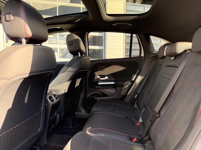 Mercedes-Benz GLA-KLASSE 200 Business Solution AMG | Premium Plus pakket| Memory pakket | Panoramadak| Night pakket| Augmented reality navigatie | Sfeerverlichting| Smartphone intergratie