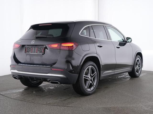 Mercedes-Benz GLA-KLASSE 250 e AMG Plug-In Hybride | Pepper Red Leder | Distronic |Memory | 360 gr Camera | Head up Displ. | Stuur En stoelverwarming | Inclusief 24 maanden Mercedes-Benz Certified garantie voor Europa.