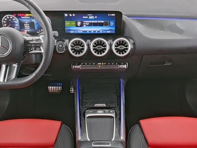 Mercedes-Benz GLA-KLASSE 250 e AMG Plug-In Hybride | Pepper Red Leder | Distronic |Memory | 360 gr Camera | Head up Displ. | Stuur En stoelverwarming | Inclusief 24 maanden Mercedes-Benz Certified garantie voor Europa.