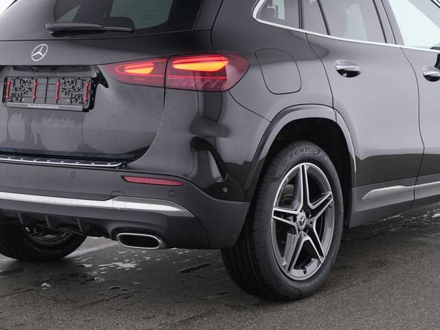 Mercedes-Benz GLA-KLASSE 250 e AMG Plug-In Hybride | Pepper Red Leder | Distronic |Memory | 360 gr Camera | Head up Displ. | Stuur En stoelverwarming | Inclusief 24 maanden Mercedes-Benz Certified garantie voor Europa.