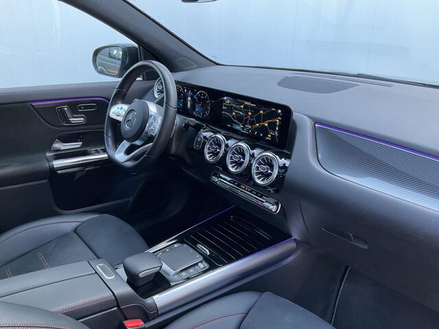 Mercedes-Benz GLA-KLASSE 200 164pk Solution AMG Memory Pano.dak Sfeerverl Hoogzitter Uitstraling!