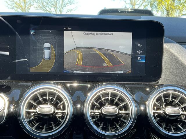 Mercedes-Benz GLA-KLASSE 200 164pk Solution AMG Memory Pano.dak Sfeerverl Hoogzitter Uitstraling!