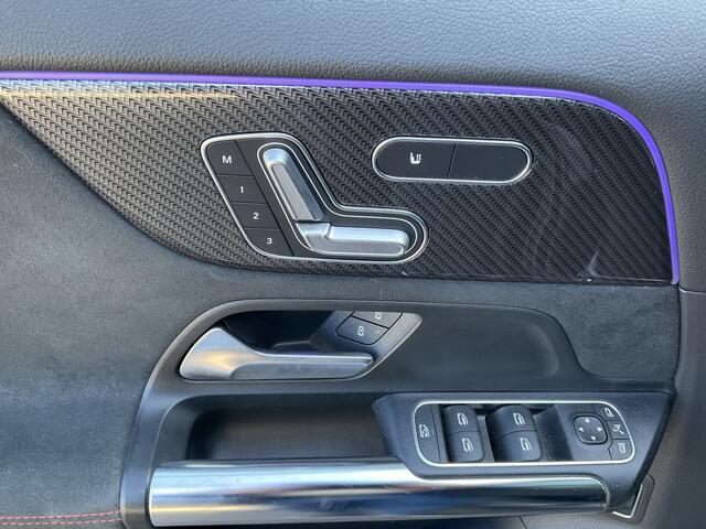 Mercedes-Benz GLA-KLASSE 200 164pk Solution AMG Memory Pano.dak Sfeerverl Hoogzitter Uitstraling!