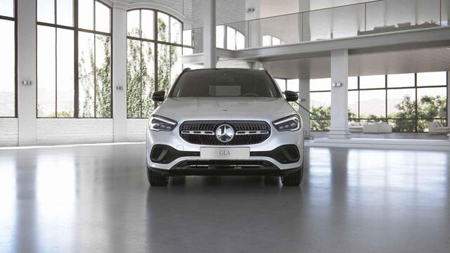 Mercedes-Benz GLA-KLASSE 250 e Business Solution AMG Limited | Night | Trekhaak | Headup | Memory | Panoramadak | Widescreen |
