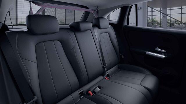 Mercedes-Benz GLA-KLASSE 250 e Business Solution AMG Limited | Night | Trekhaak | Headup | Memory | Panoramadak | Widescreen |