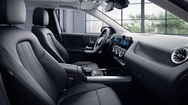 Mercedes-Benz GLA-KLASSE 250 e Business Solution AMG Limited | Night | Trekhaak | Headup | Memory | Panoramadak | Widescreen |