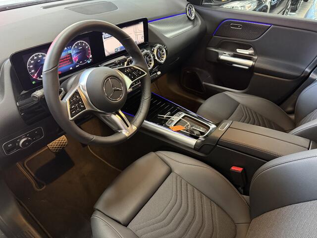 Mercedes-Benz GLA-KLASSE 200 Luxery Line * Panoramadak * Sfeerverlichting * Multibeam Led * Leder / Stof *