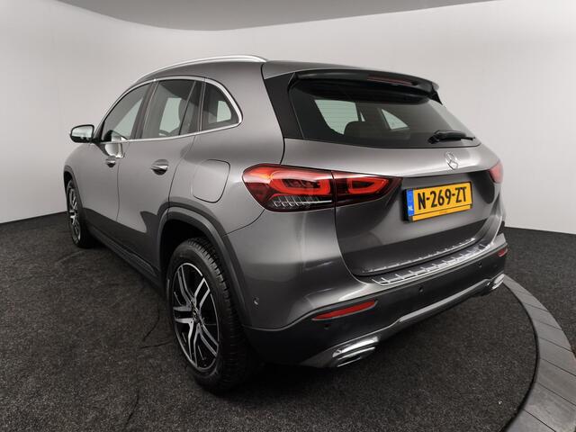 Mercedes-Benz GLA-KLASSE 180 Business Solution | navigatiesysteem full map | lederen bekleding | electronic climate control | achteruitrijcamera | Cruise control | LED verlichting | stoelverwarming |