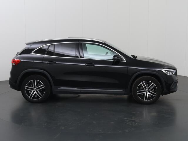 Mercedes-Benz GLA-KLASSE 250 e Luxury Line | Panoramadak | Distronic | Dodehoekassistent | Achteruitrijcamera |