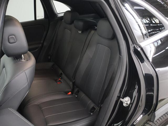 Mercedes-Benz GLA-KLASSE 250 e Luxury Line | Panoramadak | Distronic | Dodehoekassistent | Achteruitrijcamera |