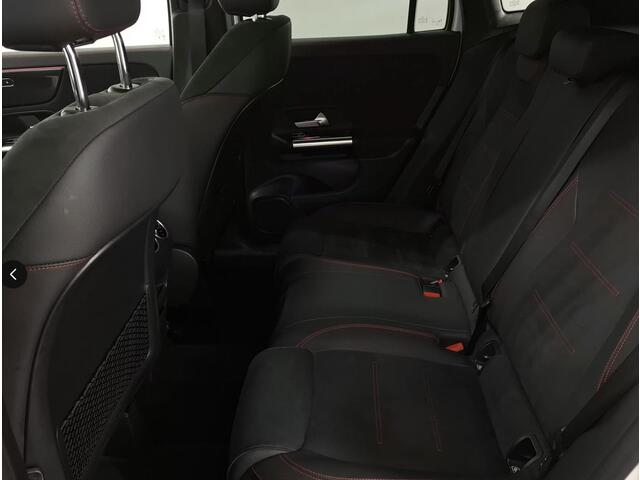 Mercedes-Benz GLA-KLASSE 250 e AMG Line Black Optiek / Sfeerverlichting / Stoelverwarming / Camera
