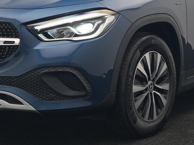 Mercedes-Benz GLA-KLASSE 250 e Style PHEV 218pk Dealer O.H. | Panodak | Adaptive Cruise | 360 Camera | Sportstoelen Memory & Verwarmd | Sfeerverlichting | Blis | Keyless | Apple Carplay | Navigatie | DAB | Plug In Hybrid |
