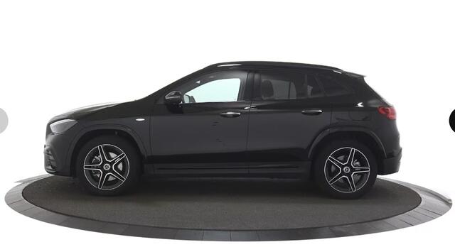 Mercedes-Benz GLA-KLASSE 250 e AMG Line Black Optiek / Sfeerverlichting / Stoelverwarming / Camera