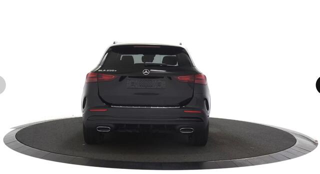 Mercedes-Benz GLA-KLASSE 250 e AMG Line Black Optiek / Sfeerverlichting / Stoelverwarming / Camera
