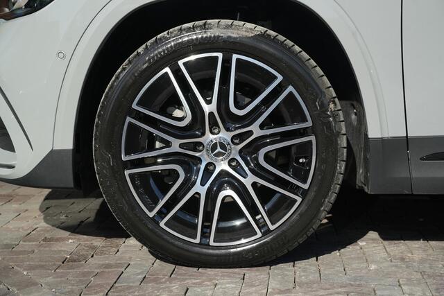 Mercedes-Benz GLA-KLASSE 200 AMG Line Panoramadak Adapt. Cruise AMG Pakket Ambient Wide Screen