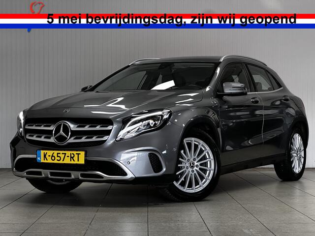 Mercedes-Benz GLA-KLASSE 180 Premium Plus/ Automaat/ Camera/ Sportstoelen/ Apple + Android/ Stoelverw./ 18'' LMV/ Cruise/ LED Koplampen/ PDC V+A/ Bluetooth/ LEDER/ Dakrails/ Chroom/ Navi.