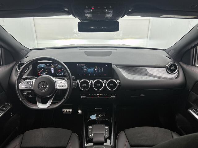 Mercedes-Benz GLA-KLASSE 200 Business Solution AMG | Cruise control | Parkeer assistent | Stoelverwarming | Inclusief 24 maanden Mercedes-Benz Certified garantie voor Europa.