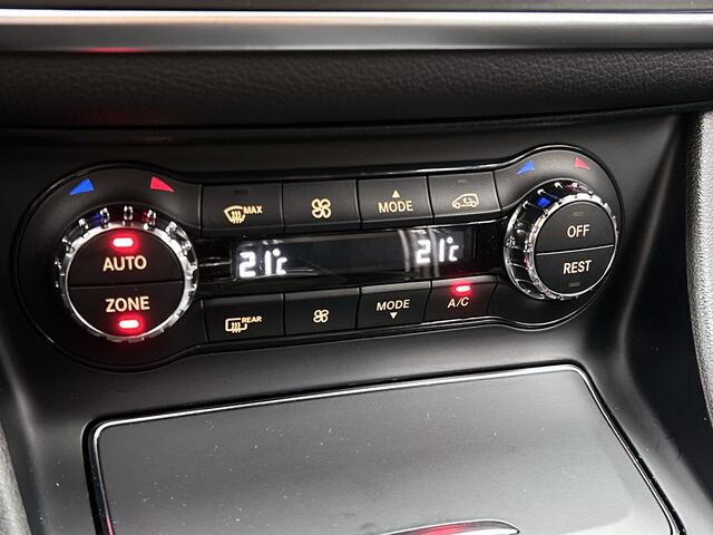 Mercedes-Benz GLA-KLASSE 180 AMG White Art Edition | Keyless Go | Car Play | LED | Navigatie | Parkeerpakket met Camera | Stoelverwarming | Inclusief 12 Maanden Garantie.