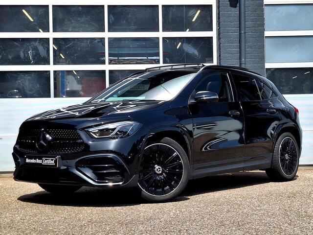 Mercedes-Benz GLA-KLASSE 180 AMG Line | Premium Plus | Panoramadak | Night Pakket | Trekhaak | Burmester | 360° Camera | Memory Pakket | Head-up Display | Sfeerverlichting | Keyless-GO | Elektrische achterklep