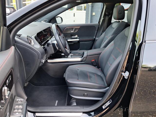 Mercedes-Benz GLA-KLASSE 180 AMG Line | Premium Plus | Panoramadak | Night Pakket | Trekhaak | Burmester | 360° Camera | Memory Pakket | Head-up Display | Sfeerverlichting | Keyless-GO | Elektrische achterklep