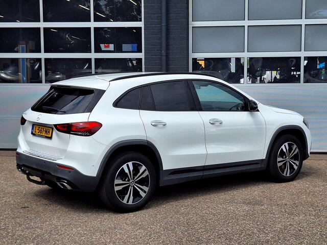 Mercedes-Benz GLA-KLASSE 200 Progressive | Trekhaak | Night Pakket | Achteruitrijcamera | Sfeerverlichting | Stoelverwarming | Widescreen | Keyless-GO | Elektrische achterklep
