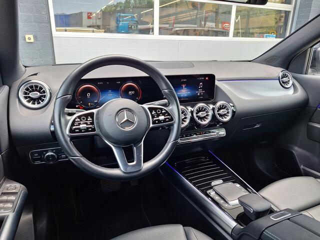 Mercedes-Benz GLA-KLASSE 200 Progressive | Trekhaak | Night Pakket | Achteruitrijcamera | Sfeerverlichting | Stoelverwarming | Widescreen | Keyless-GO | Elektrische achterklep
