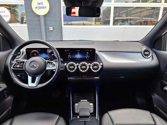 Mercedes-Benz GLA-KLASSE 200 Progressive | Trekhaak | Night Pakket | Achteruitrijcamera | Sfeerverlichting | Stoelverwarming | Widescreen | Keyless-GO | Elektrische achterklep