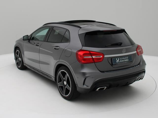 Mercedes-Benz GLA-KLASSE 180 AMG Pano, Sfeerverlichting, Stoelverwarming