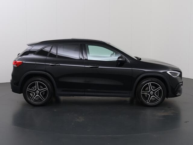 Mercedes-Benz GLA-KLASSE 250 e AMG Line | Night | Panoramadak | Lederen bekleding | Widescreen | 360 graden camera |